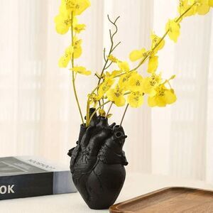 Wicked Silk Goth Heart-shaped Black Resin Ornament Decorative Vase